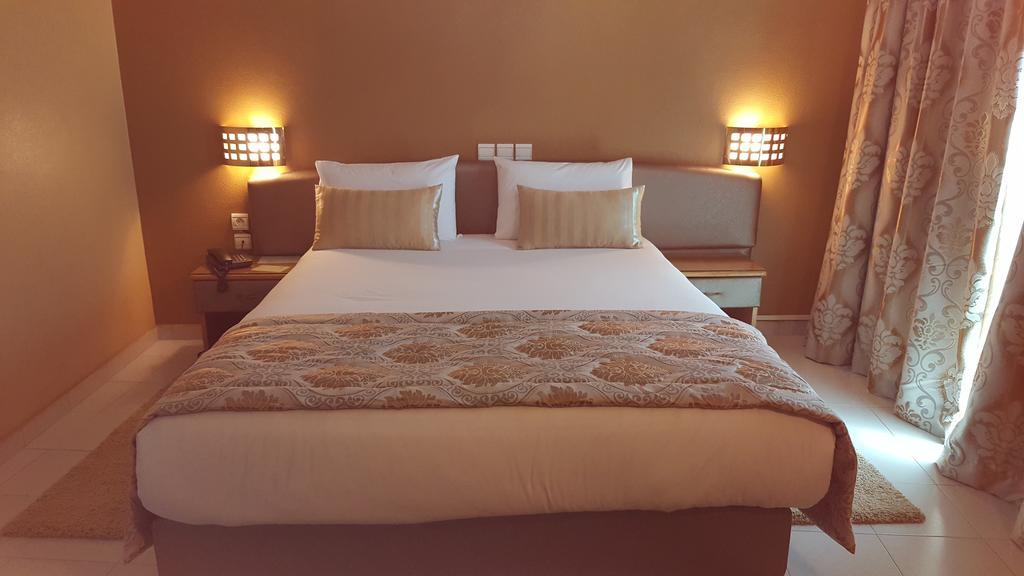 Rania Belmadina Hotel Casablanca Luaran gambar