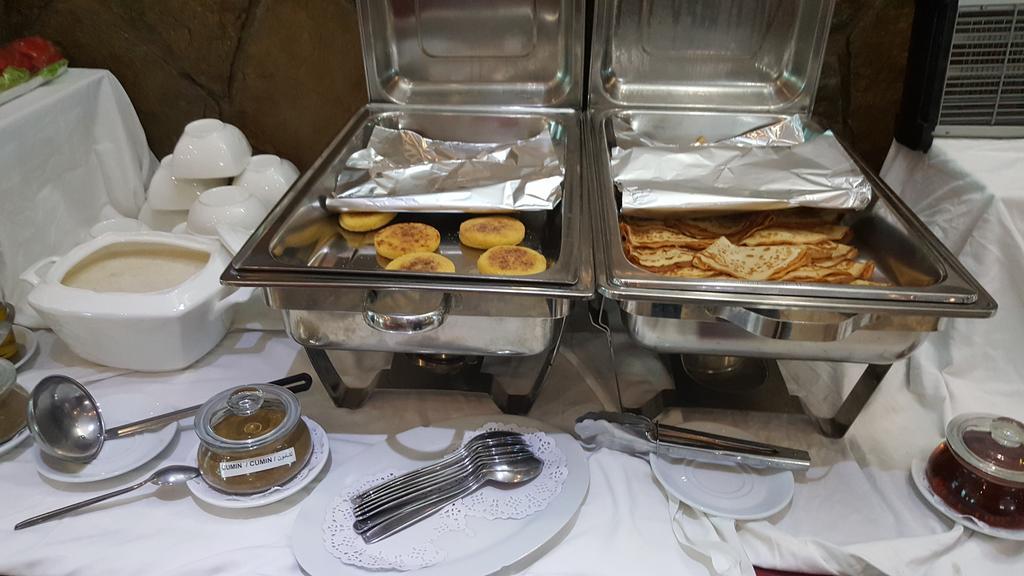 Rania Belmadina Hotel Casablanca Luaran gambar